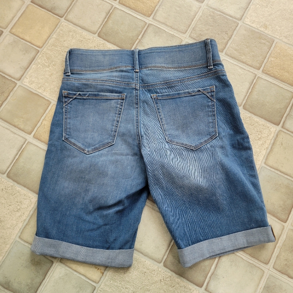 Apt 9 Tummy Control Bermuda Jean Shorts Size 6 - Picture 5 of 5